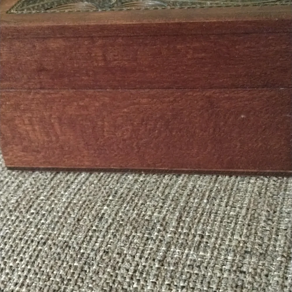 Lovely wood jewelry/trinket box - Picture 9 of 12